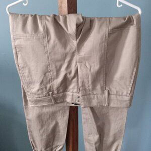 Ladies RW&Co lightweight tan pants with cuffed ankles never worn size 4